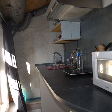 Insolite Studio -La Tour Des Templiers- Montfrin Eksteriør billede